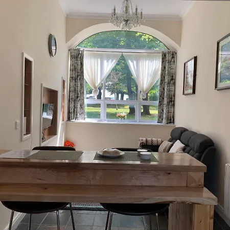 Daire Cut Limestone Riverside *